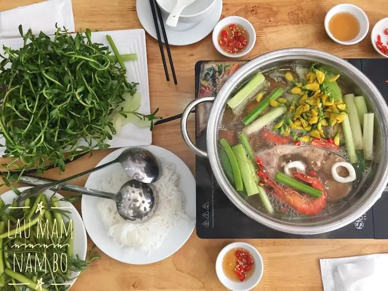 top-10-dia-diem-du-lich-hap-dan-tai-mui-ne-2-1